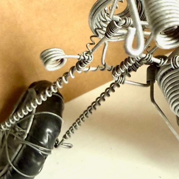 Handmade Wire Harley Davidson Motorcycle - Picture 9 of 11